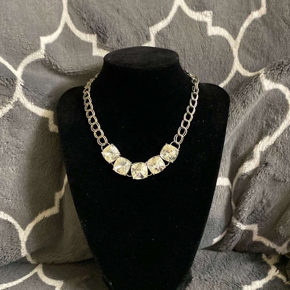 5 LARGE STONE NECKLACE.